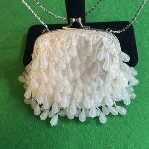 CEM RARE WHITE BEADED KISS-LOCK CLOSURE CROSSBODY CLUTCH